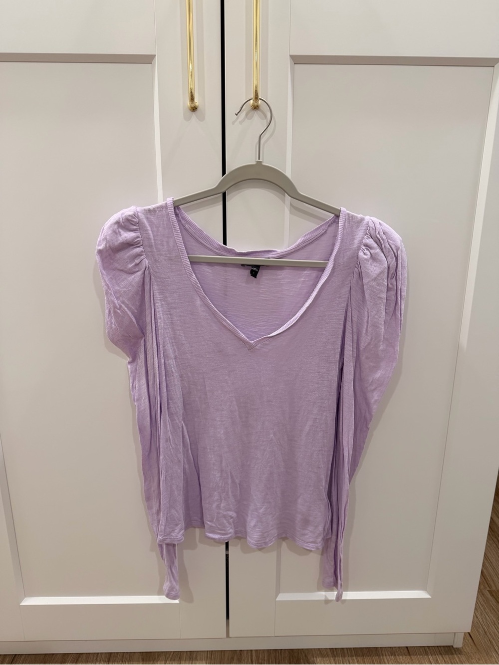 Express Lavender Puff-Sleeve V-Neck Long Sleeve Top
